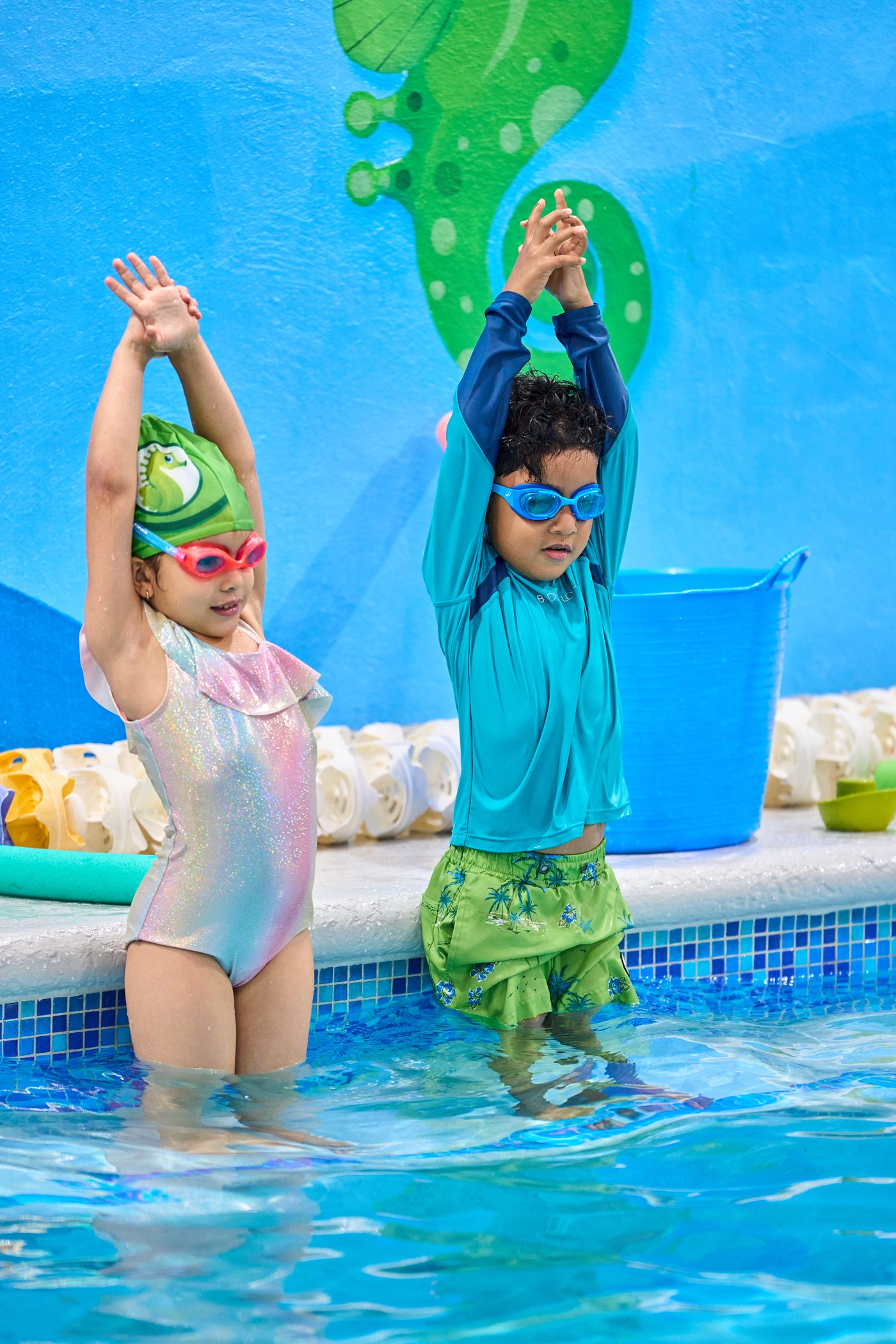 Peques disfrutando sus clases de natación en Aquatics